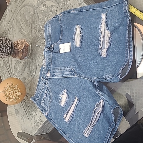 Forever 21 RIPPED JEAN SHORTS DARK WASH 28 NEW - Picture 1 of 6